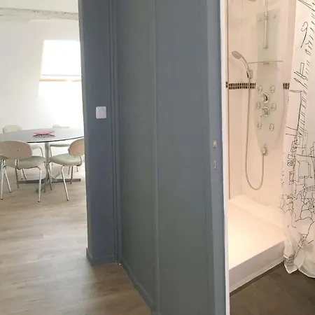 Апартаменты Cosy Apt Just A Step From The Beach